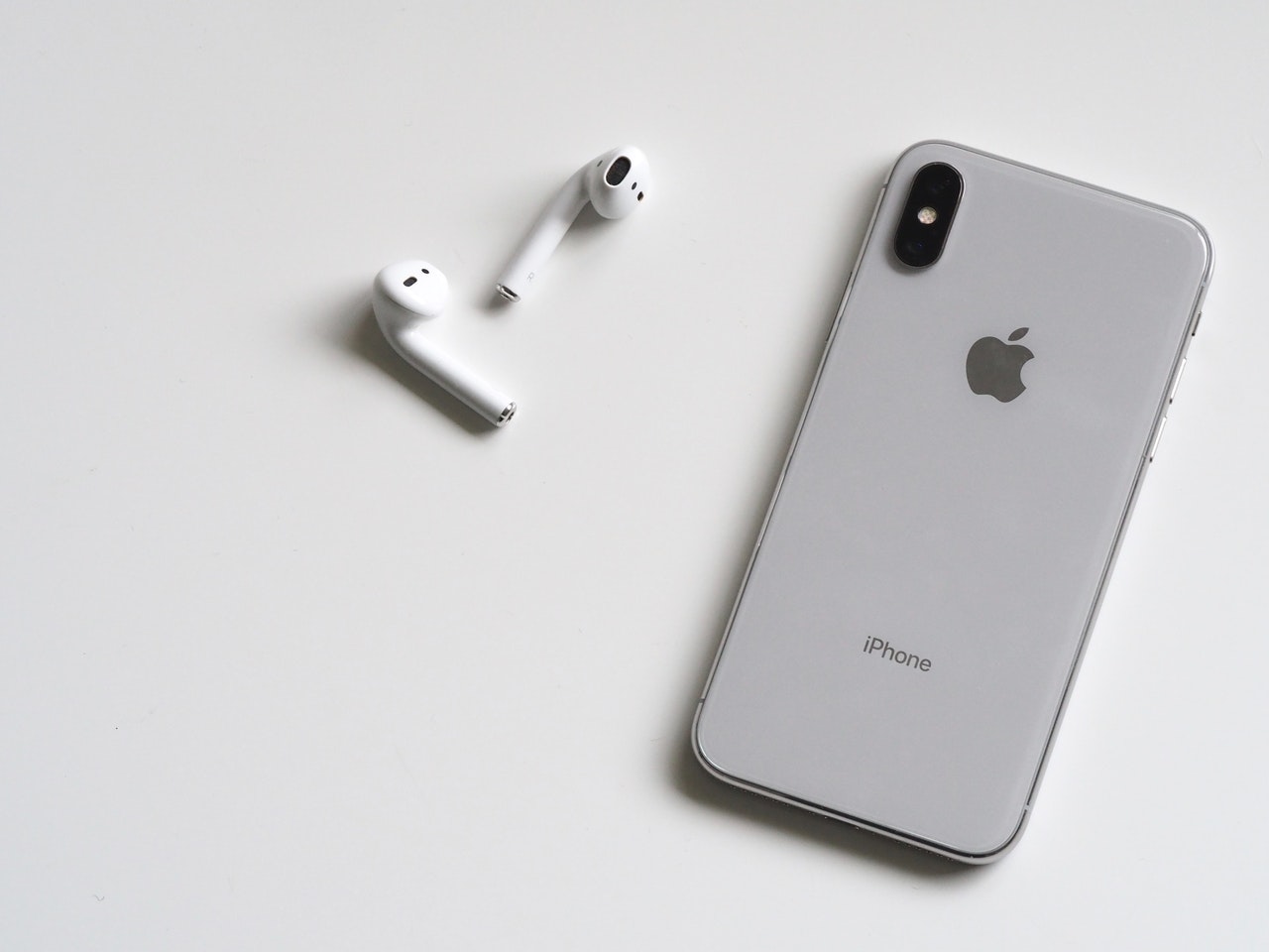 Grey Iphone mobile with earbuds